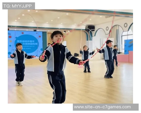 幼儿足球表演视频展现小小球员的激情与团队合作精神,感受童年快乐与运动魅力 幼儿足球表演视频展现小小球员的激情与团队合作精神,感受童年快乐与运动魅力